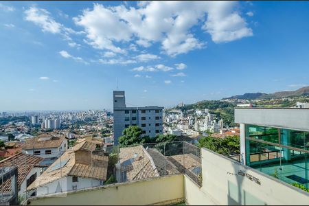 Casa à venda com 380m², 4 quartos e 4 vagasSuíte master