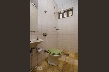 Casa à venda com 380m², 4 quartos e 4 vagasBanheiro de Serviço