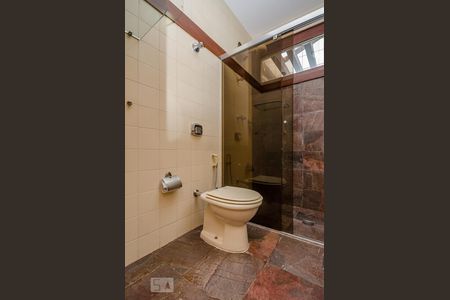 Casa à venda com 380m², 4 quartos e 4 vagasBanheiro da Suíte 2