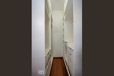 Casa à venda com 380m², 4 quartos e 4 vagasCloset Suíte master