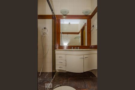 Casa à venda com 380m², 4 quartos e 4 vagasBanheiro da Suíte 2