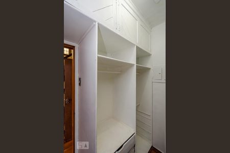 Casa à venda com 380m², 4 quartos e 4 vagasCloset Suíte master