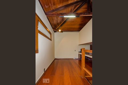 Casa à venda com 380m², 4 quartos e 4 vagasEscritório Suíte master