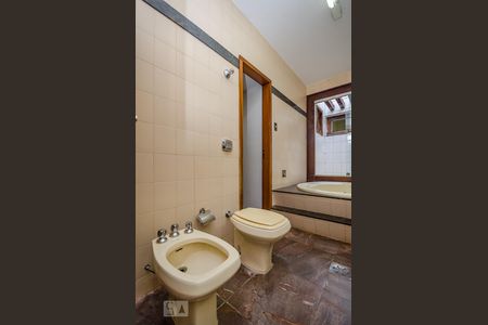 Casa à venda com 380m², 4 quartos e 4 vagasBanheiro Suíte master