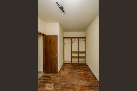 Casa à venda com 380m², 4 quartos e 4 vagasQuarto de Serviço