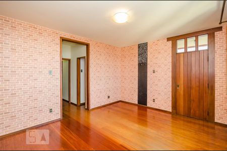 Casa à venda com 380m², 4 quartos e 4 vagasSuíte master