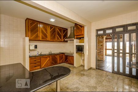 Casa à venda com 380m², 4 quartos e 4 vagasCozinha