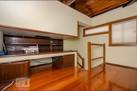 Casa à venda com 380m², 4 quartos e 4 vagasEscritório Suíte master