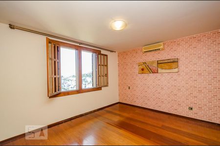 Casa à venda com 380m², 4 quartos e 4 vagasSuíte master