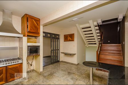 Casa à venda com 380m², 4 quartos e 4 vagasCozinha