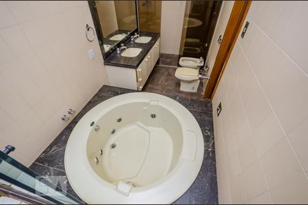 Casa à venda com 380m², 4 quartos e 4 vagasBanheiro Suíte master