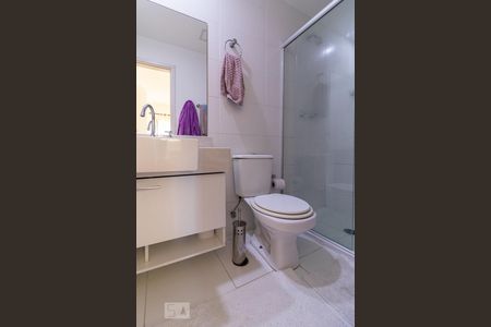 Banheiro da Suíte de apartamento para alugar com 1 quarto, 68m² em Jardim Tupanci, Barueri
