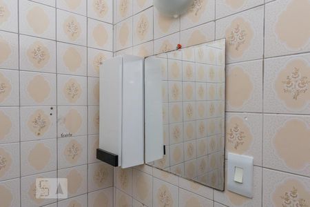 Apartamento à venda com 80m², 2 quartos e sem vaga Apartamento à venda com 80m², 2 quartos e sem vagaBanheiro - Armário e espelho