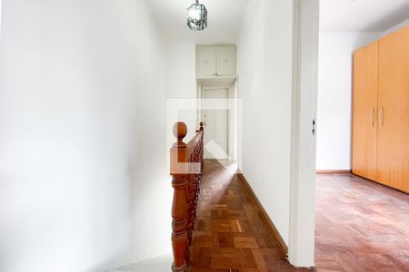 Casa à venda com 150m², 3 quartos e 1 vaga Casa à venda com 150m², 3 quartos e 1 vagaCorredor - acesso aos quartos