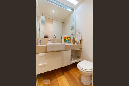 Apartamento à venda com 135m², 2 quartos e 1 vagaBanheiro Social