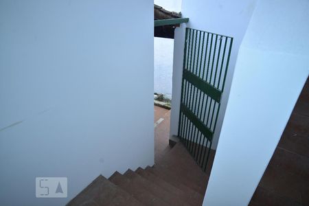 Casa à venda com 220m², 4 quartos e 2 vagasEscada