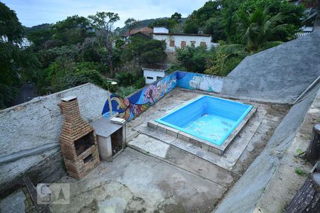 Casa à venda com 220m², 4 quartos e 2 vagasPiscina