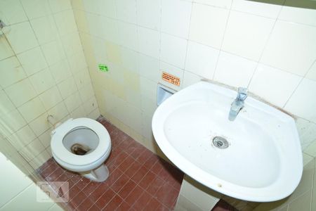 Casa à venda com 220m², 4 quartos e 2 vagasBanheiro 1