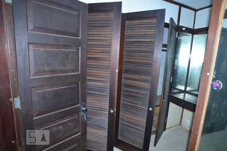 Casa à venda com 220m², 4 quartos e 2 vagasCorredor