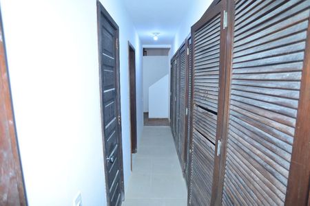 Casa à venda com 220m², 4 quartos e 2 vagasCorredor