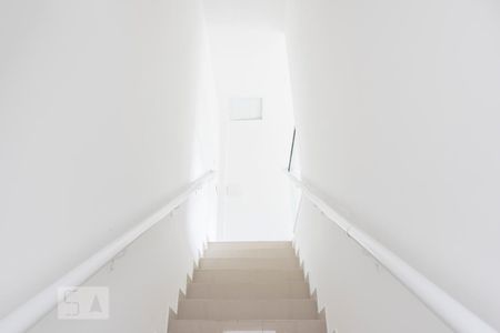 Escada de apartamento para alugar com 1 quarto, 35m² em Bairro Alto, Curitiba