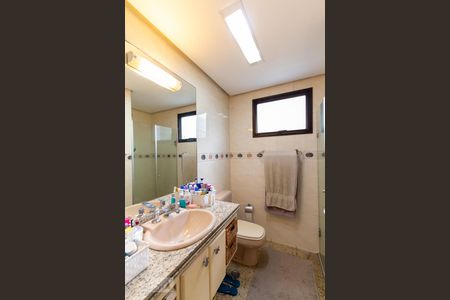 Apartamento à venda com 176m², 3 quartos e sem vagaBanheiro da suíte 2