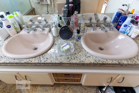 Apartamento à venda com 176m², 3 quartos e sem vagaBanheiro da suíte 1