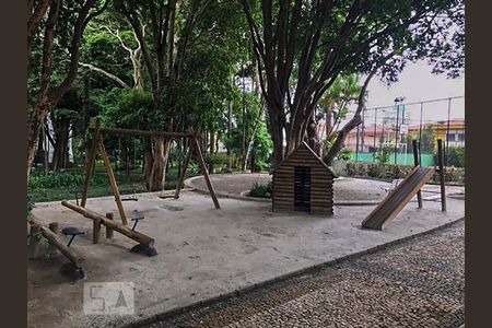 Apartamento à venda com 200m², 3 quartos e 2 vagas Apartamento à venda com 200m², 3 quartos e 2 vagasPlayground