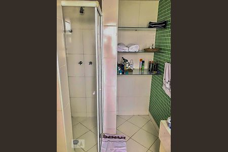 Apartamento à venda com 200m², 3 quartos e 2 vagas Apartamento à venda com 200m², 3 quartos e 2 vagasBanheiro 02