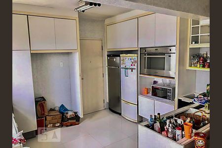 Apartamento à venda com 200m², 3 quartos e 2 vagas Apartamento à venda com 200m², 3 quartos e 2 vagasCozinha