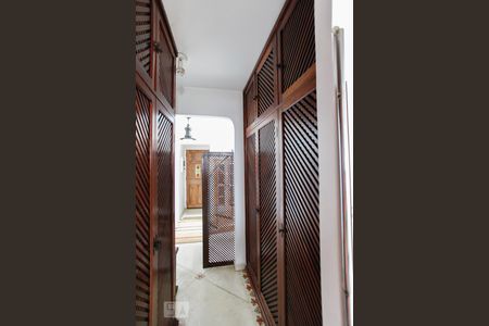 Apartamento à venda com 120m², 2 quartos e 1 vaga Apartamento à venda com 120m², 2 quartos e 1 vagaCorredor - Roupeiro