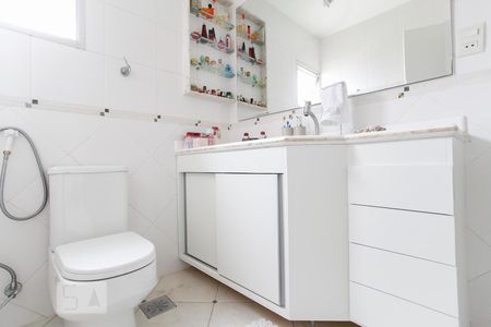 Apartamento à venda com 120m², 2 quartos e 1 vaga Apartamento à venda com 120m², 2 quartos e 1 vagaBanheiro