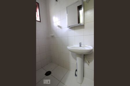 Casa à venda com 420m², 4 quartos e 6 vagasBanheiro de Serviço