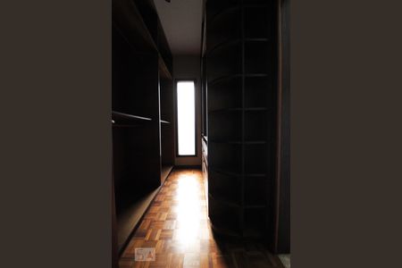 Casa à venda com 420m², 4 quartos e 6 vagasCloset Quarto 2