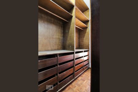 Casa à venda com 420m², 4 quartos e 6 vagasCloset Quarto 1