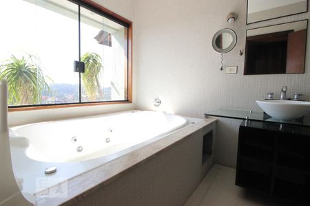 Casa à venda com 420m², 4 quartos e 6 vagasSuíte Quarto 2