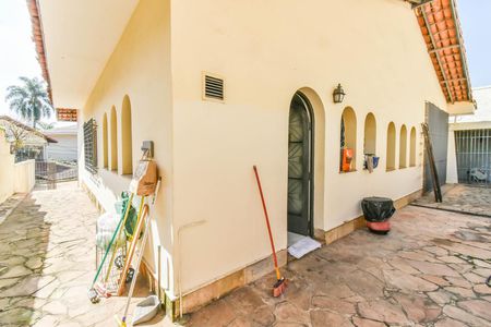 Casa à venda com 450m², 3 quartos e 2 vagas Casa à venda com 450m², 3 quartos e 2 vagasÁrea Externa