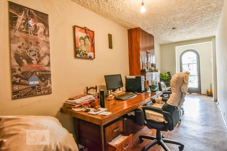 Casa à venda com 450m², 3 quartos e 2 vagas Casa à venda com 450m², 3 quartos e 2 vagasEscritório