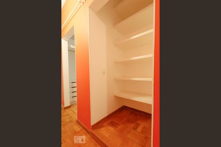 Apartamento à venda com 120m², 3 quartos e sem vagaCloset 1