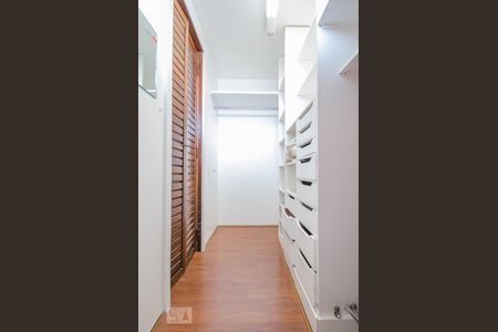 Casa à venda com 542m², 5 quartos e 2 vagasCloset Semi - Suíte 2