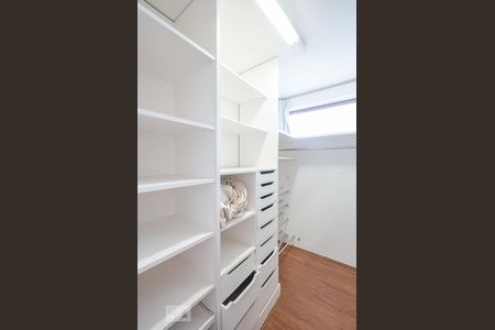 Casa à venda com 542m², 5 quartos e 2 vagasCloset Semi - Suíte 2