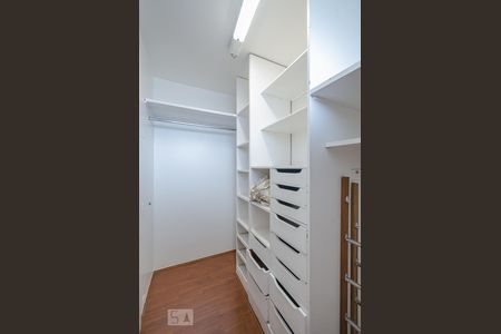 Casa à venda com 542m², 5 quartos e 2 vagasCloset Semi - Suíte 2