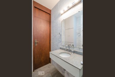 Casa à venda com 542m², 5 quartos e 2 vagasBanheiro Social
