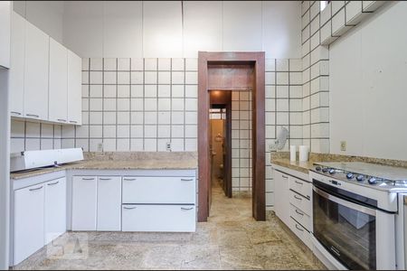 Casa à venda com 542m², 5 quartos e 2 vagasCozinha