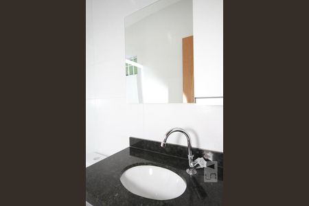 Banheiro de casa de condomínio para alugar com 1 quarto, 42m² em Vila Brasílio Machado, São Paulo