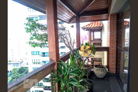 Apartamento à venda com 198m², 4 quartos e 4 vagasVaranda