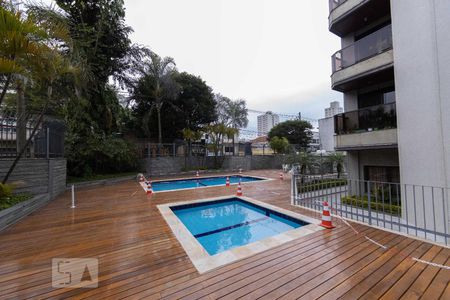 Apartamento à venda com 360m², 4 quartos e 3 vagas Apartamento à venda com 360m², 4 quartos e 3 vagasÁrea comum - Piscina