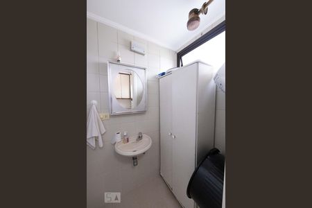 Apartamento à venda com 360m², 4 quartos e 3 vagas Apartamento à venda com 360m², 4 quartos e 3 vagasBanheiro de Serviço