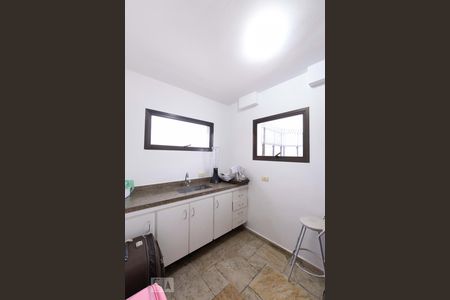 Apartamento à venda com 360m², 4 quartos e 3 vagas Apartamento à venda com 360m², 4 quartos e 3 vagasCozinha de Apoio