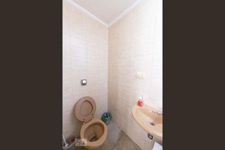 Apartamento à venda com 360m², 4 quartos e 3 vagas Apartamento à venda com 360m², 4 quartos e 3 vagasBanheiro de Apoio